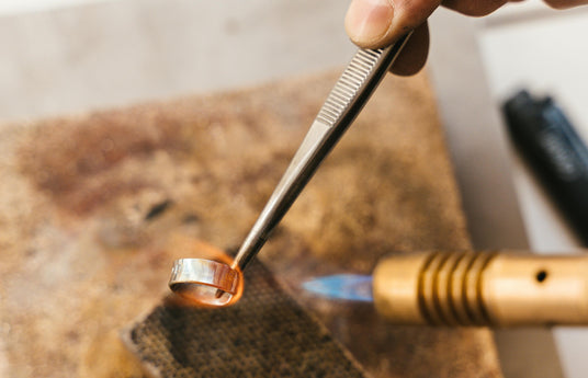 Il cuore pulsante della nostra gioielleria: l’arte della personalizzazione e della cura