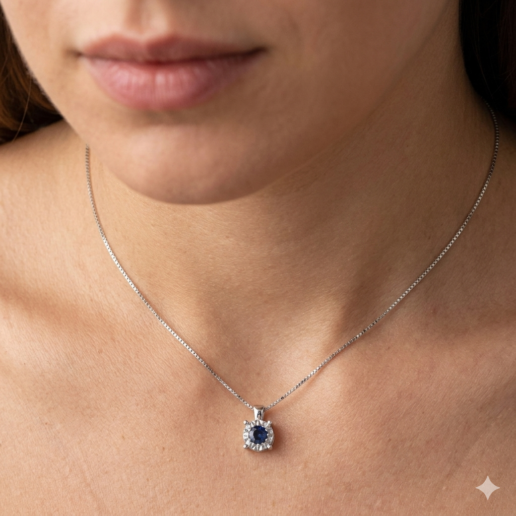 Collana Modello Punto Luce in Oro 18 Carati con Zaffiro.