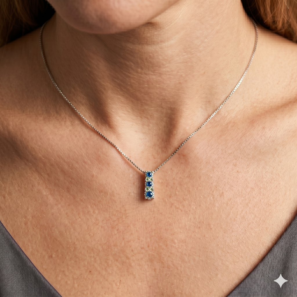 Collana Donna in Oro 18 Carati Modello Trilogy con Zaffiri.