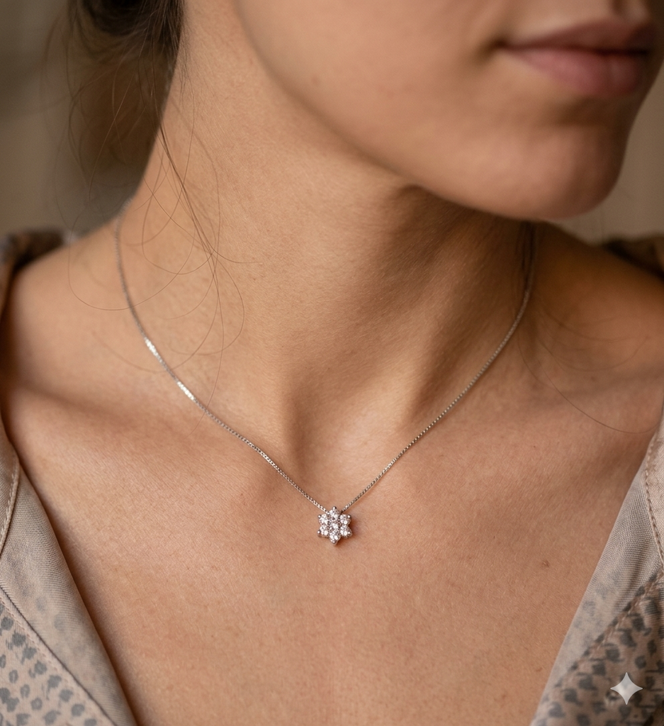 Collana Modello Toppa in Oro 18 Carati con Diamanti.