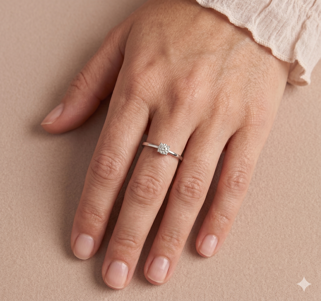 Anello Solitario Donna in Oro 18 Carati con Diamante.