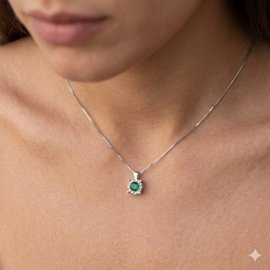 Collana Punto Luce in oro 18 Carati con Smeraldo.