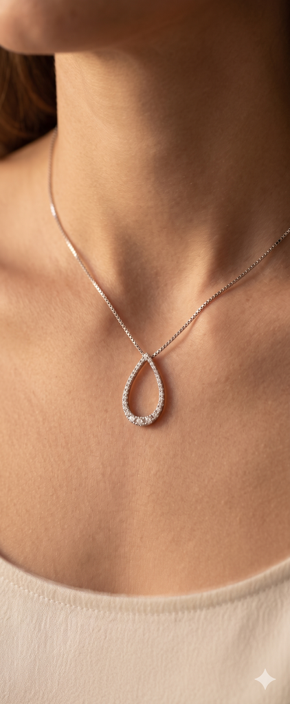 Collana in Oro Bianco 18 Carati Modello Fantasia con Diamanti.