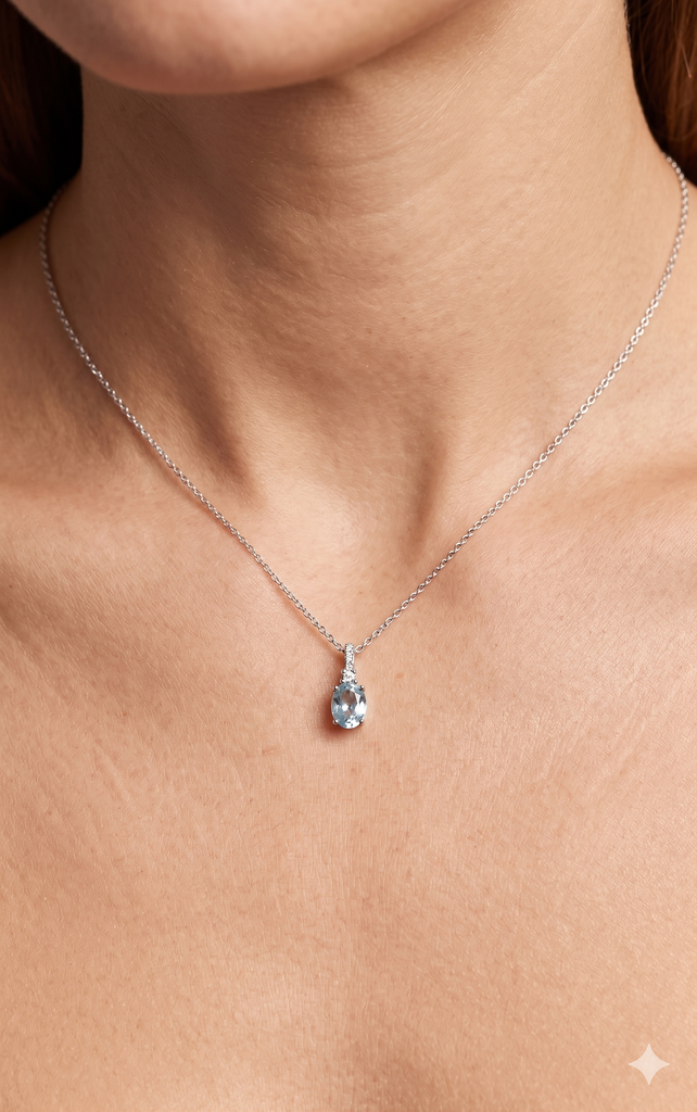 Collana in Oro 18 Carati con Diamanti e Acquamarina.