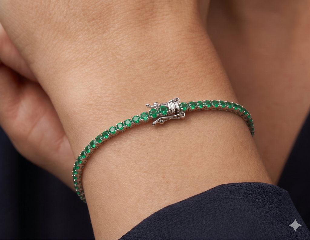 Bracciale modello Tennis in Oro 18 Carati con Smeraldi.