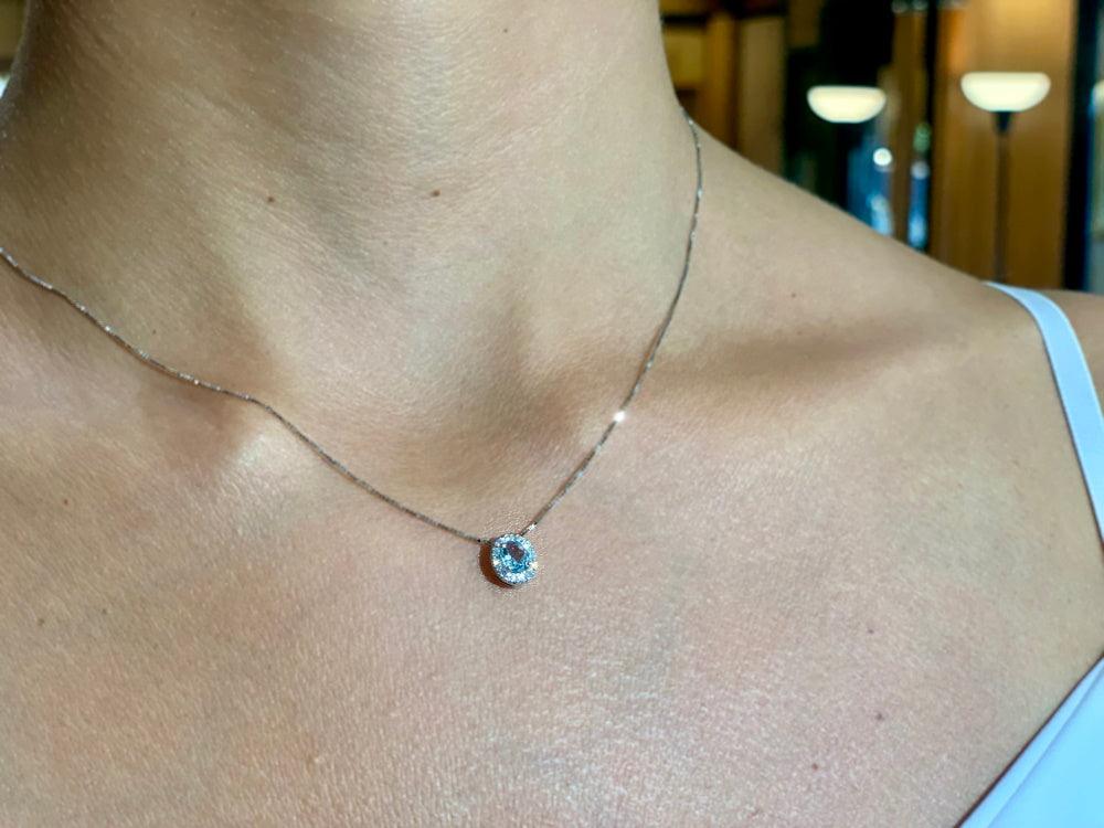 Collana in Oro 18 Carati con Diamanti e Acquamarina.